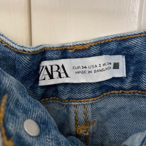 Zara Denim Shorts - Picture 3 of 3
